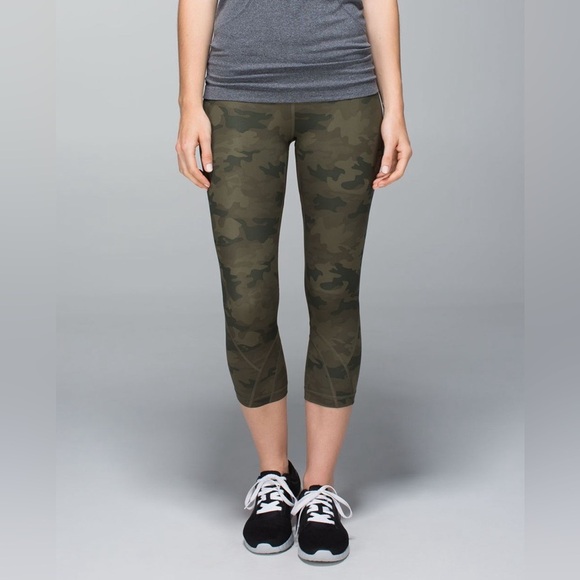 Lululemon Athletics Run Inspire Crop Savasana Camo Fatigue Green Leggings EUC 6 - Picture 3 of 7